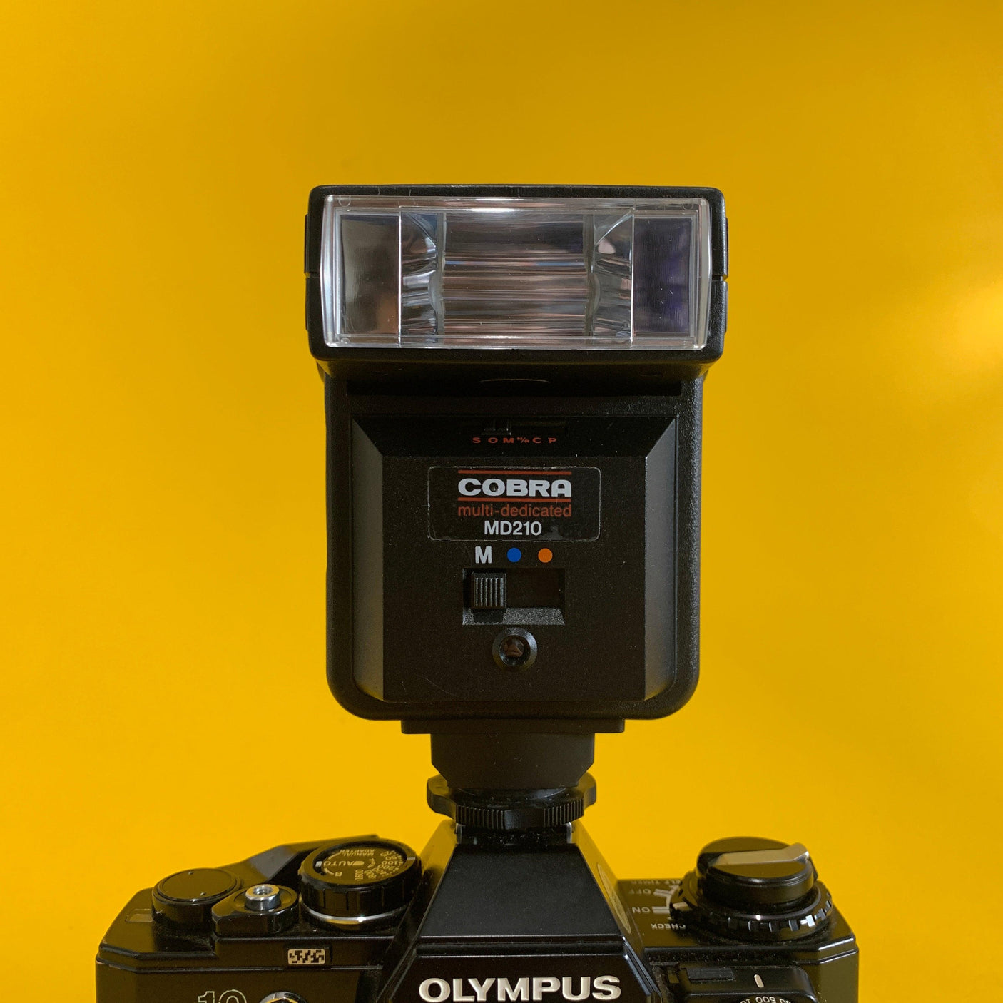 Cobra MD210 External Flash Unit for 35mm Film Camera w/ Box