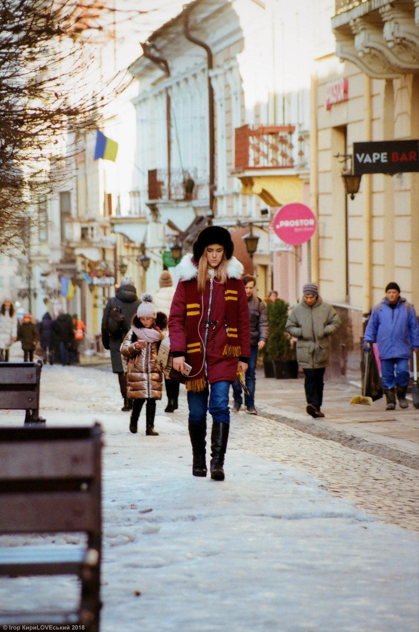 Minolta Dynax 404si Automatic SLR 35mm Film Camera with Auto Zoom Lens