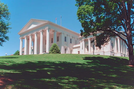 Minolta Dynax SPxi Automatic 35mm SLR Film Camera w/ Auto Zoom Lens