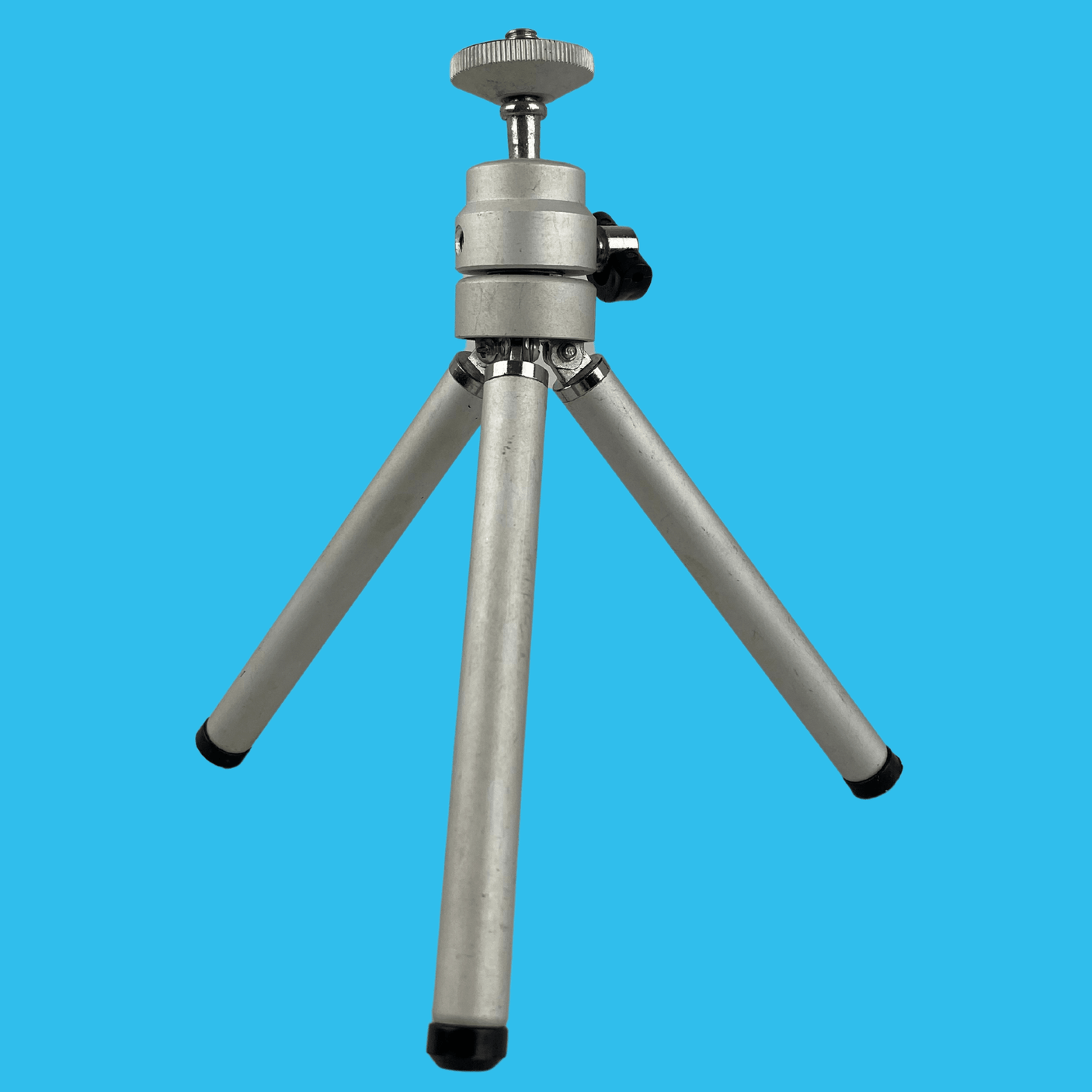 Small Silver Tripod 14cm - 21cm