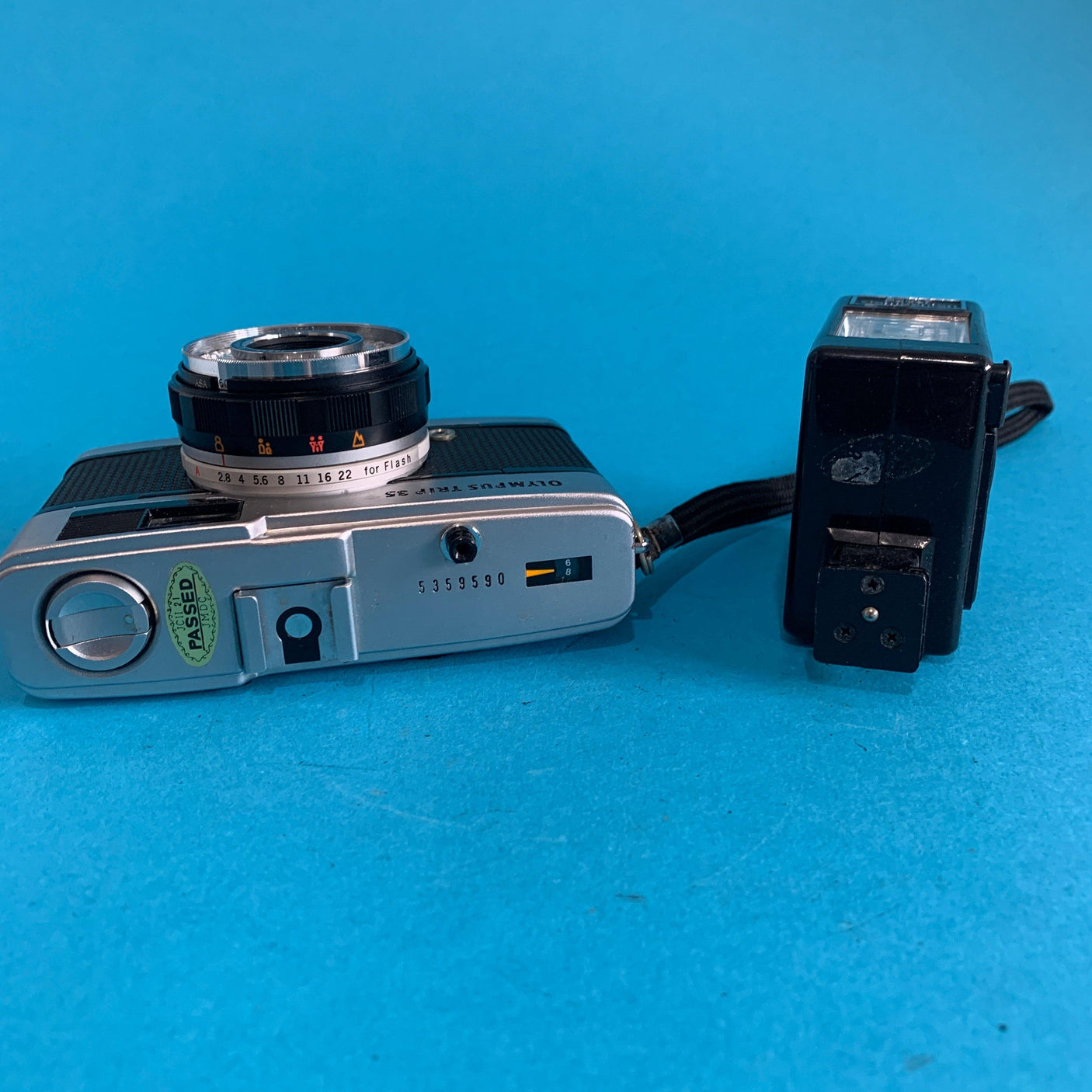 Compact External Flash Unit for 35mm Film Camera