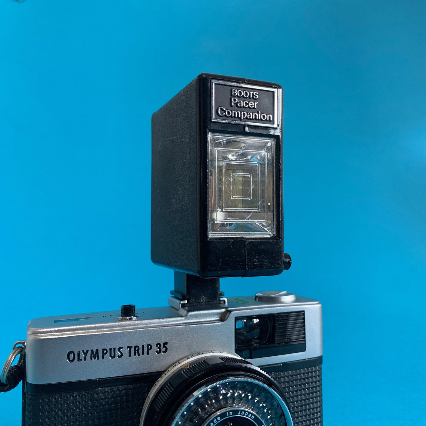 Compact External Flash Unit for 35mm Film Camera
