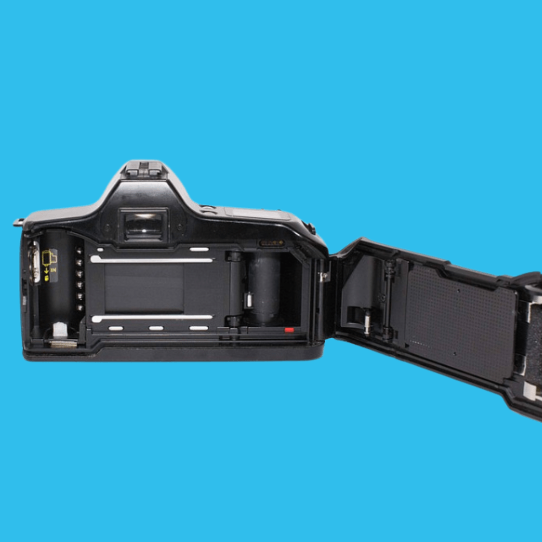 Minolta Dynax 3000i Automatic 35mm SLR Film Camera with Auto Zoom Lens
