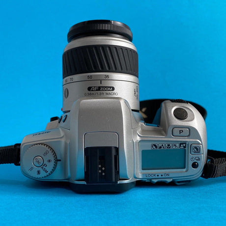 Minolta Dynax 404si Automatic SLR 35mm Film Camera with Auto Zoom Lens