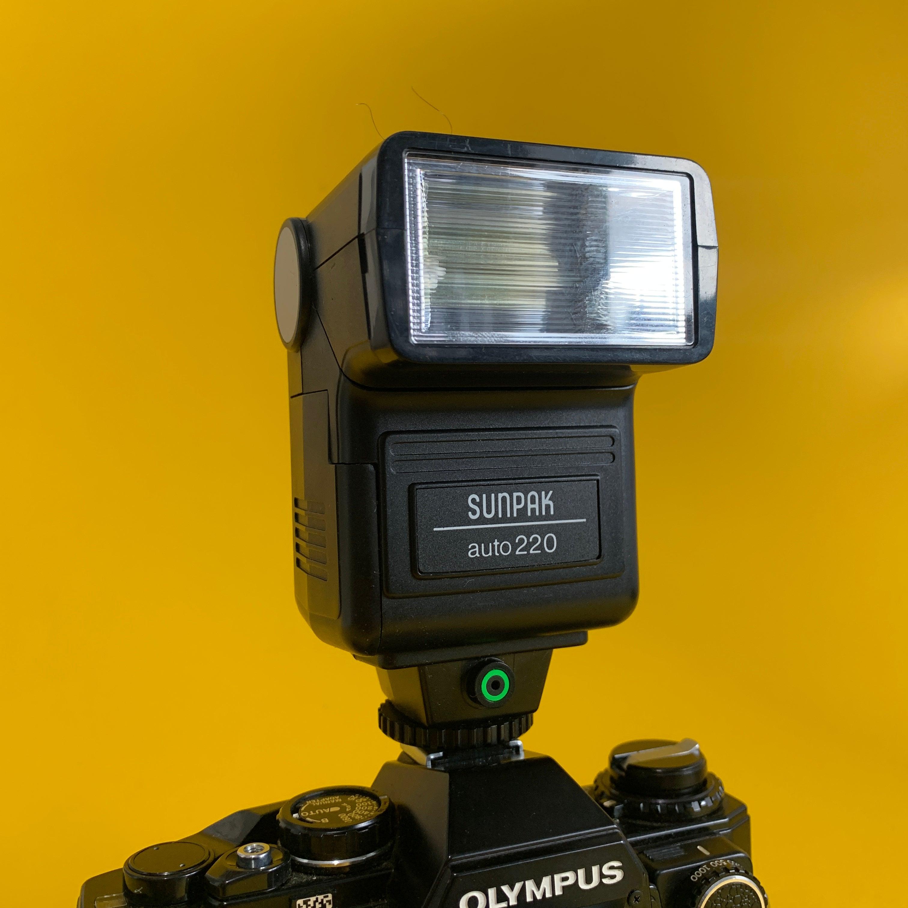 PENTAX フィルムカメラ + Sunpak Super 1 フラッシュ PENTAX フィルムカメラ + Sunpak Super 1 フラッシュ